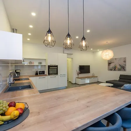 Angela Luxury I Apartment *