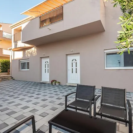 Апартаменты Angela Luxury I *