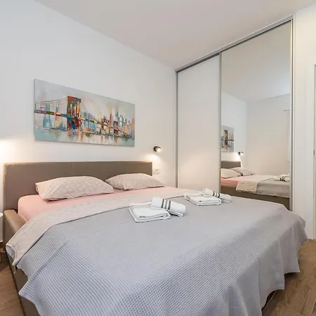 Angela Luxury I * זאדאר