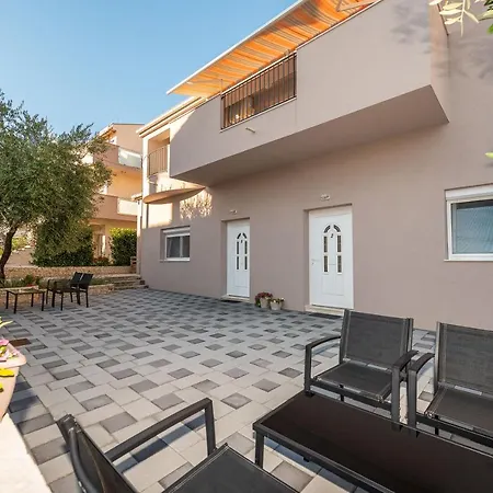 Angela Luxury I * Задар