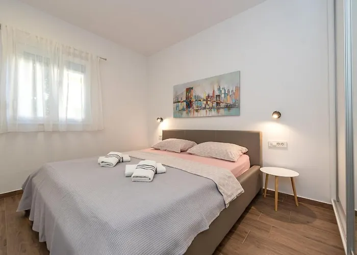 Апартаменты Angela Luxury I *