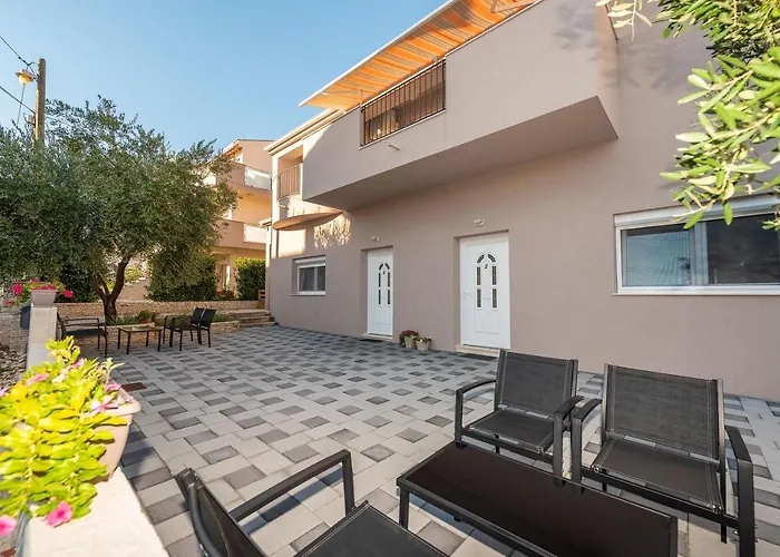 Angela Luxury I * זאדאר