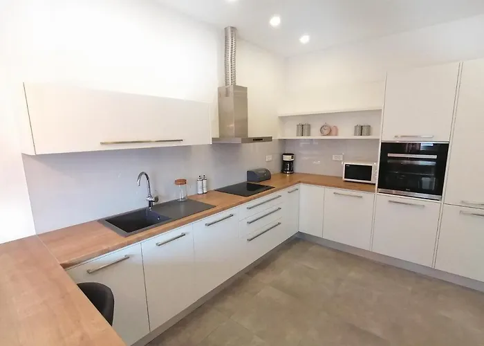 Angela Luxury I * ザダル